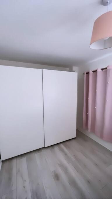 3 Stories, 5 Bedroom House In Prime Location With Balcony And Shared Garden Ливърпул Екстериор снимка